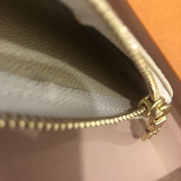 Louis Vuitton Key Pouch Cles Damier Azur - Picture 7 of 9